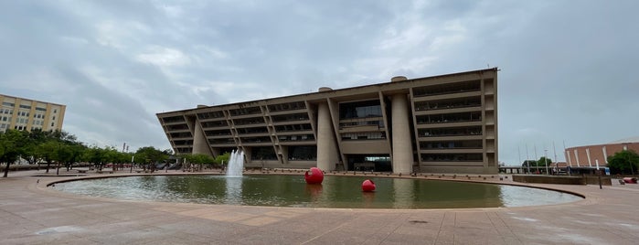 Dallas City Hall is one of Historical Markers.