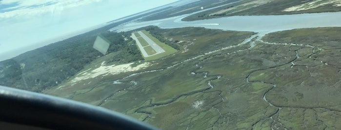 Jekyll Island Airport (09J) is one of Lugares favoritos de Eric.