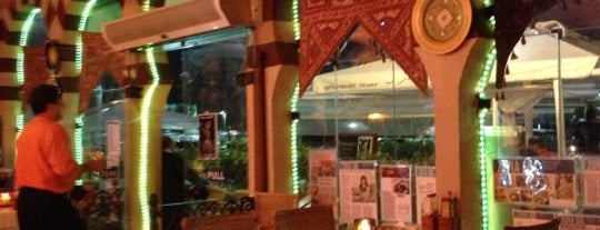 Restaurante Arab is one of Tempat yang Disukai Giselle.