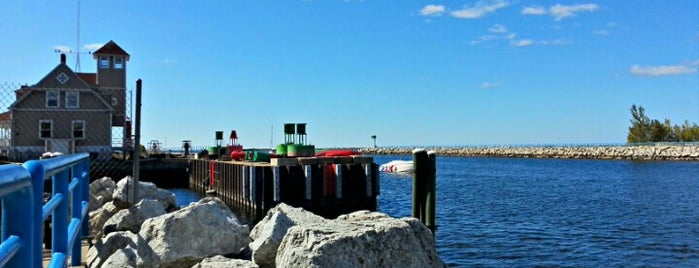 USCG Station Muskegon is one of USCG Great Lakes.