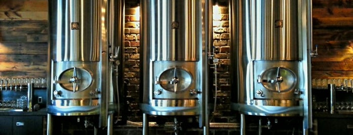 Perrin Brewing Company is one of Lugares favoritos de Dick.
