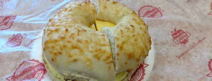 Big Apple Bagels is one of Dickさんのお気に入りスポット.