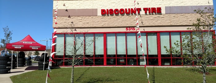 Discount Tire is one of Orte, die Dick gefallen.