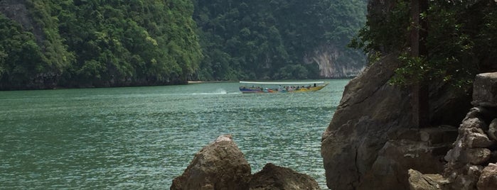 Koh Tapu (James Bond Island) is one of Lugares favoritos de H & N.