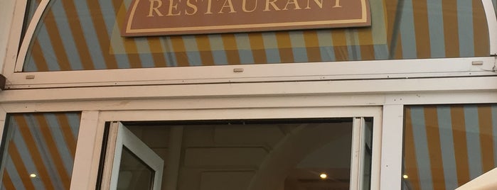 Carlton Restaurant is one of H & Nさんのお気に入りスポット.