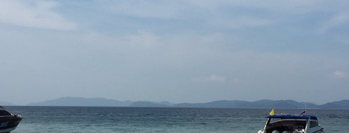 Naka Yai Island Beach is one of H & Nさんのお気に入りスポット.