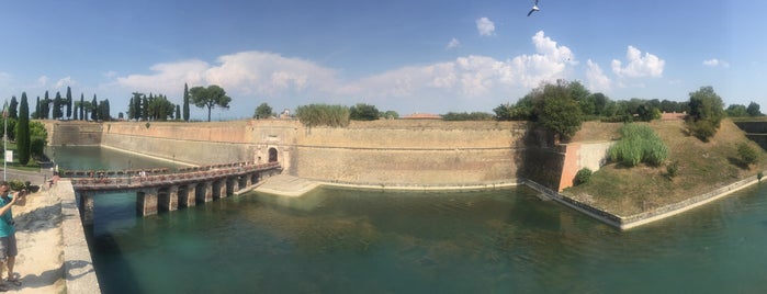 Porta Brescia is one of Orte, die Vito gefallen.