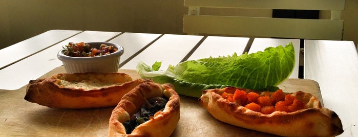 Kirpi Cafe & Restaurant is one of Gamze SARIKAYA'nın Beğendiği Mekanlar.