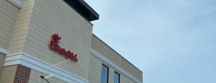 Chick-fil-A is one of สถานที่ที่ Dawn ถูกใจ.