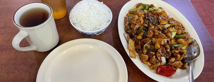 Yuet Lee is one of SF Eats.