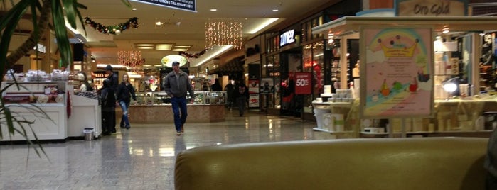 Mesa Mall is one of Lugares favoritos de Mark.