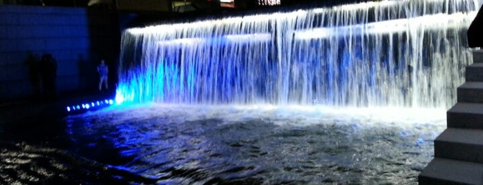 Cheonggye Plaza Waterfall is one of Seoul: Walking Tourist Hitlist.