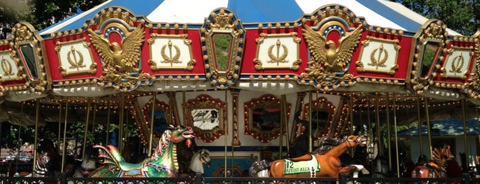 Franklin Square Carousel is one of Philly (Cheesesteaks) or Bust!.