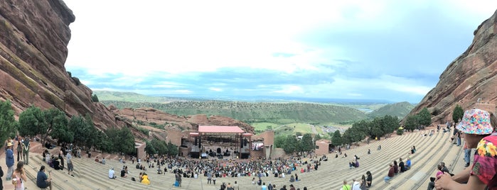 Red Rocks Park & Amphitheatre is one of Orte, die Mouni gefallen.