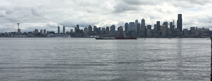 Alki Beach Path is one of Tempat yang Disukai Mouni.