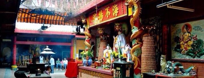 Miếu Quan âm - Hội Quán Ôn Lăng 溫陵會館 is one of Lugares guardados de Phat.