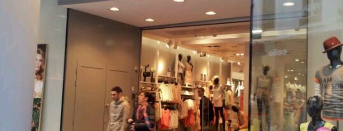 H&M is one of Lugares favoritos de Christian.