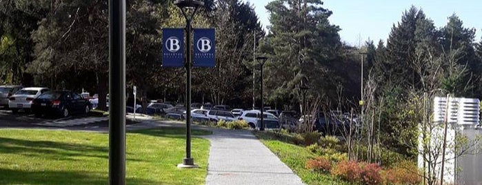 Bellevue College - T Building is one of สถานที่ที่ Vanessa ถูกใจ.