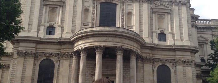 Cathédrale Saint-Paul is one of London Touristing.