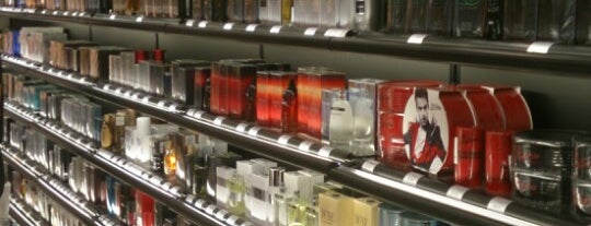 SEPHORA is one of Bediiさんのお気に入りスポット.