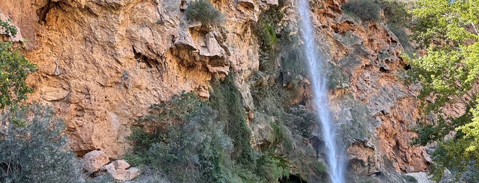 Salto De La Novia, Navajas is one of Valencia.