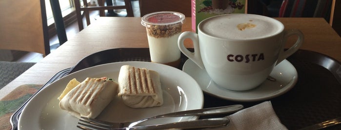 Costa Coffee is one of Lugares favoritos de Andrey.