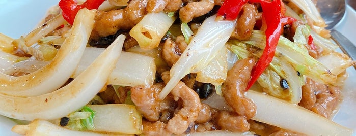 中国料理 恵山 is one of Posti che sono piaciuti a Peetah.