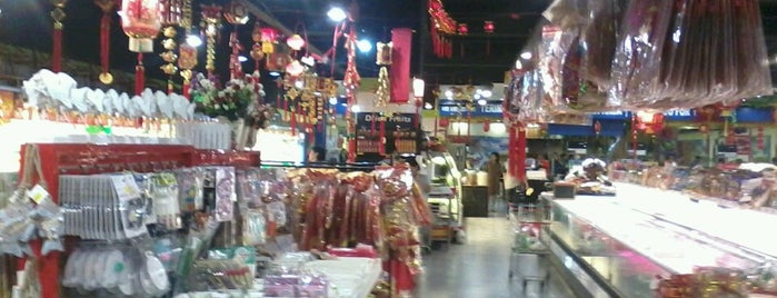 Grand Lucky SuperStore is one of สถานที่ที่ Sie ถูกใจ.