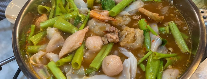 เย็นตาโฟเครื่องทรง is one of Favorite Food.