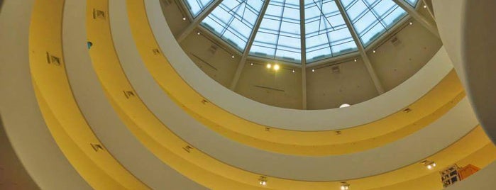 Solomon R Guggenheim Museum is one of Torzin S'ın Beğendiği Mekanlar.