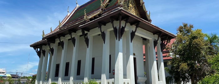 Phra Phuttha Sihing Chapel is one of Onizugolfさんのお気に入りスポット.