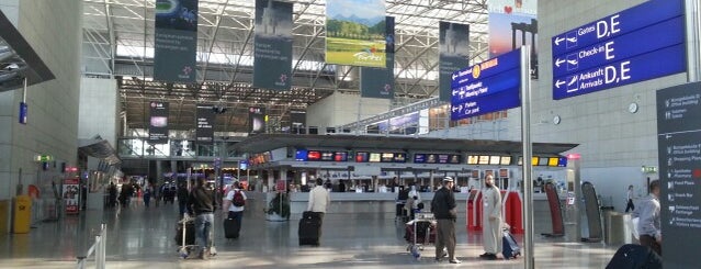 Terminal 2 is one of Lugares favoritos de Mujdat.