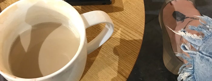 Starbucks is one of 'Özlemさんのお気に入りスポット.