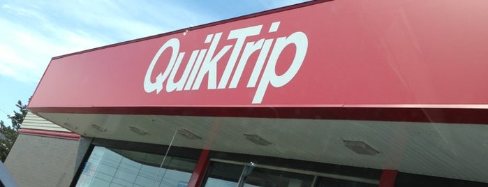 QuikTrip is one of Meredithさんのお気に入りスポット.