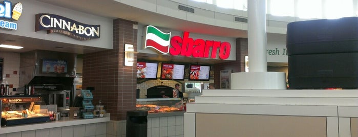 Sbarro is one of สถานที่ที่ Rick ถูกใจ.