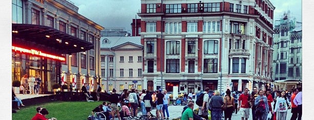 TSUM square is one of Orte, die Stanislav gefallen.
