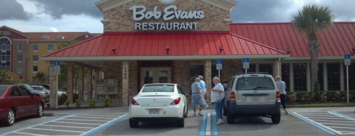 Bob Evans Restaurant is one of Tempat yang Disukai Robert.