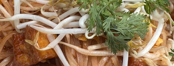 Lahn Pad Thai is one of The 15 Best Places for Garlic in Anchorage.