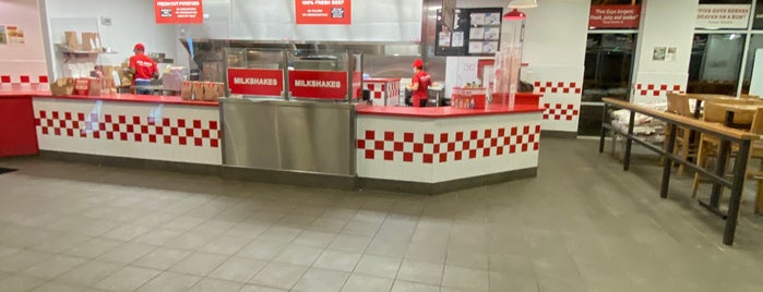Five Guys is one of Gavinさんのお気に入りスポット.