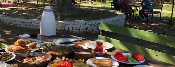 Dutlu Bahçe is one of Kahvaltı/Börek/Tost.