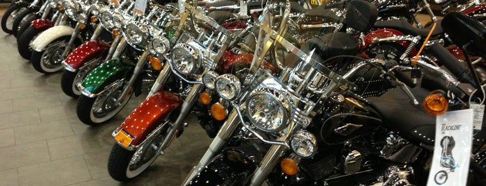 Alligator Alley Harley-Davidson is one of SLICK 님이 저장한 장소.