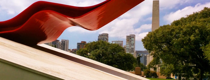 Parque Ibirapuera is one of สถานที่ที่ Teuctzintli ถูกใจ.