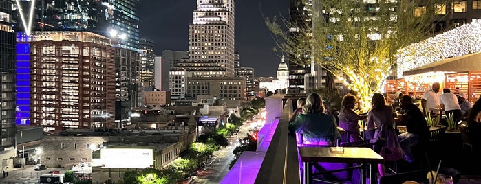 Edge Rooftop + Bar is one of Lugares favoritos de Jonathon.