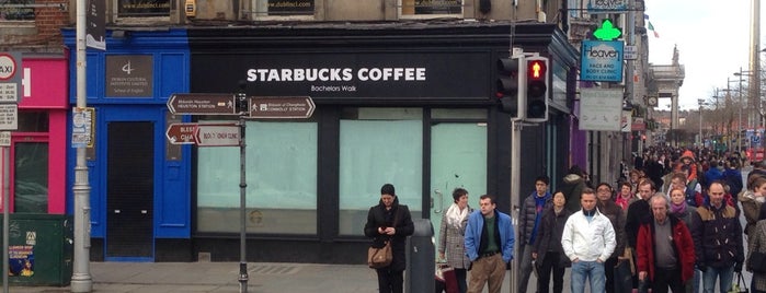Starbucks is one of Lieux qui ont plu à Tom.