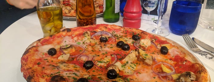 PizzaExpress is one of Locais curtidos por Taylor.