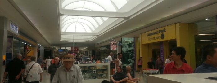 Westfield West Lakes is one of Lugares favoritos de Andrew.