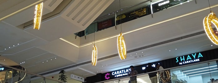 Nexus Mall is one of Lugares favoritos de Rashmi.