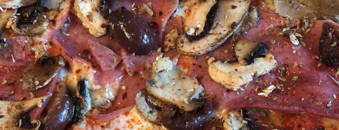 Olivia's Pizza & Burger is one of Posti che sono piaciuti a Sinasi.