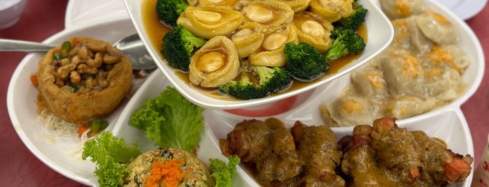 Restaurant Jia Kampar (家好月圆) is one of Perak.
