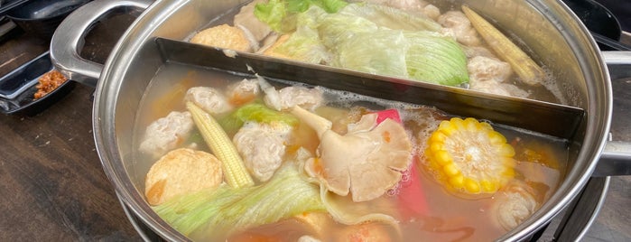 TaiFeng Taiwanese Hot Pot (台风火锅店) is one of Makan Place II.